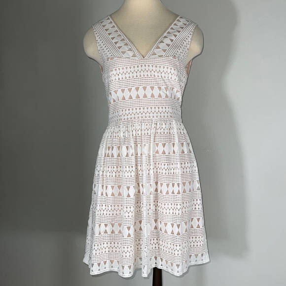 BCBGMaxAzria Dresses & Skirts - BCBG MAXAZARIA Dress Sz 4